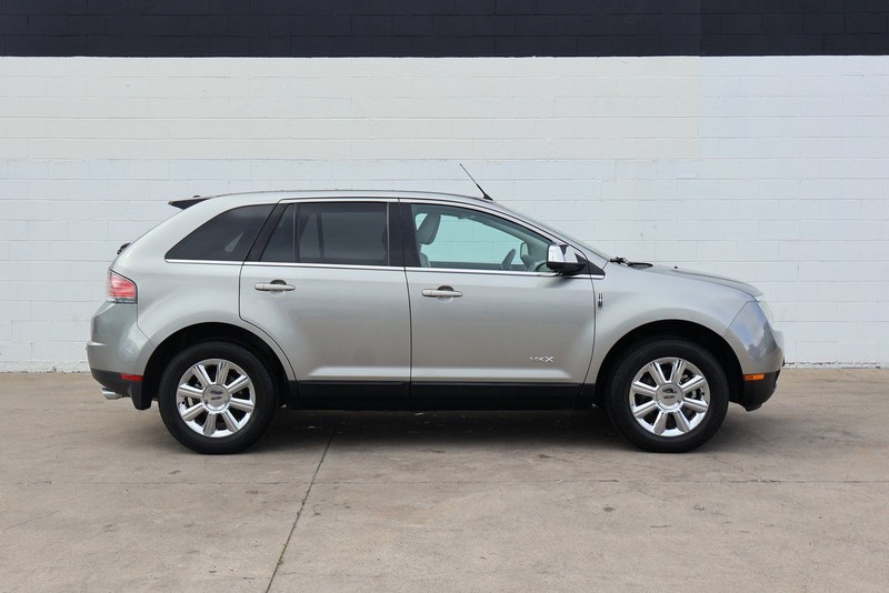 Lincoln MKX Vehicle Full-screen Gallery Image 04