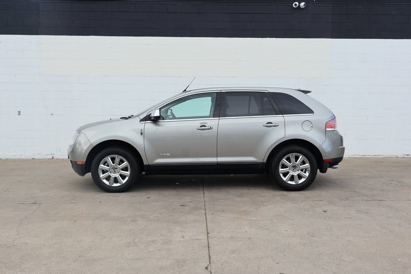 Lincoln MKX Vehicle Full-screen Gallery Image 10