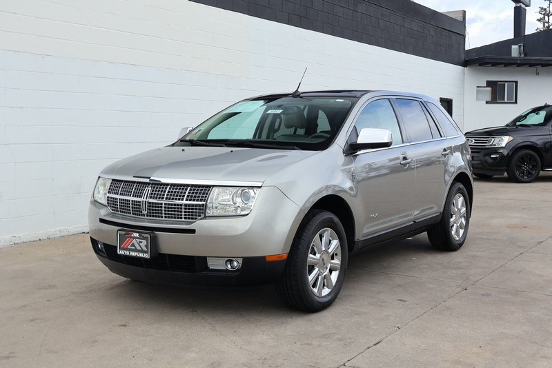 Lincoln MKX Vehicle Full-screen Gallery Image 11