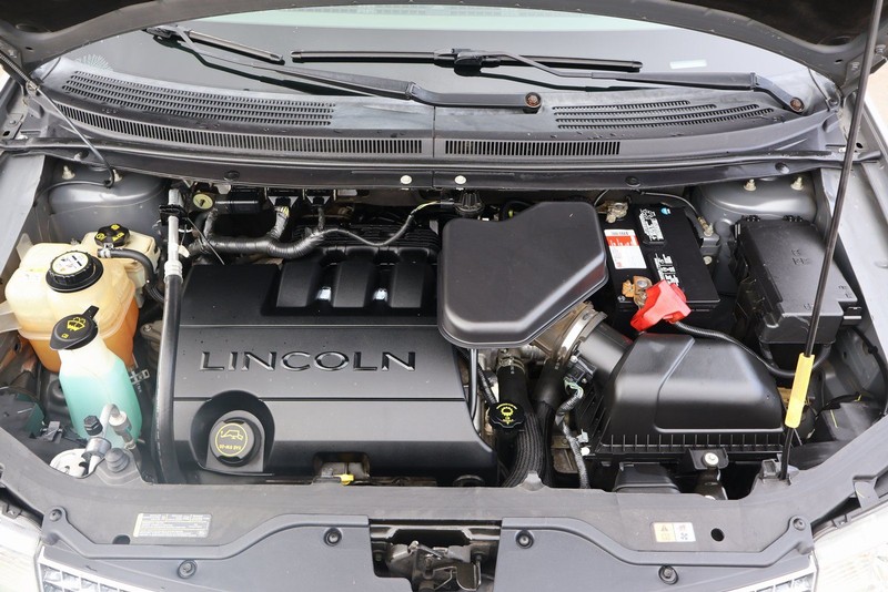 Lincoln MKX Vehicle Full-screen Gallery Image 12