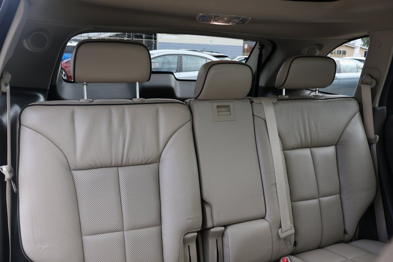 Lincoln MKX Vehicle Full-screen Gallery Image 21