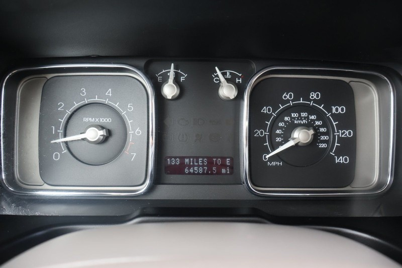 Lincoln MKX Vehicle Full-screen Gallery Image 24