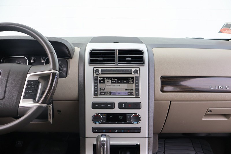 Lincoln MKX Vehicle Full-screen Gallery Image 28