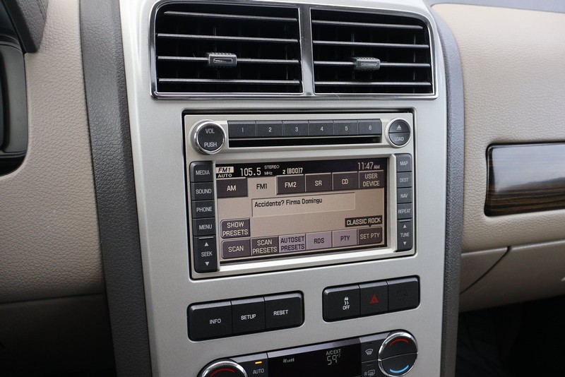 Lincoln MKX Vehicle Full-screen Gallery Image 29