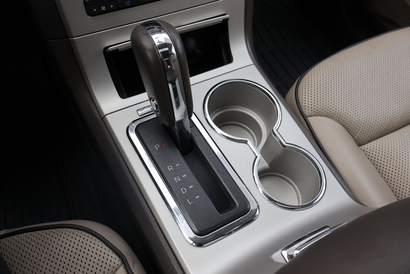 Lincoln MKX Vehicle Full-screen Gallery Image 31