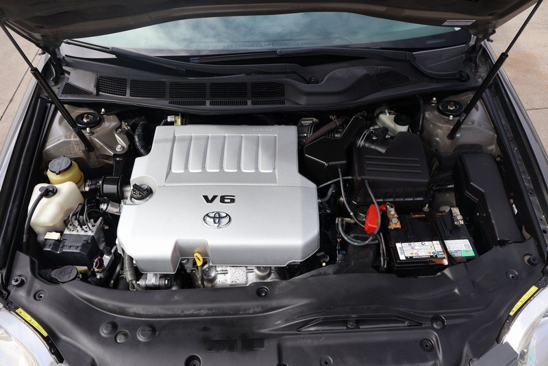 Toyota Avalon Vehicle Full-screen Gallery Image 12