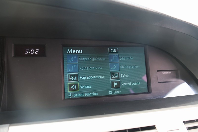 Toyota Avalon Vehicle Full-screen Gallery Image 30