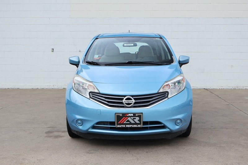 Nissan Versa Note Vehicle Full-screen Gallery Image 02