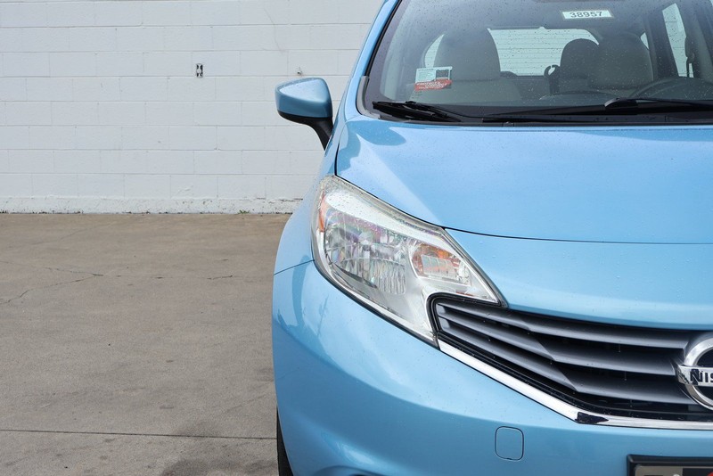 Nissan Versa Note Vehicle Full-screen Gallery Image 03