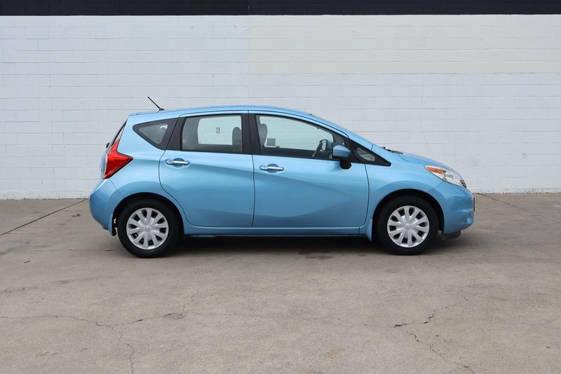 Nissan Versa Note Vehicle Full-screen Gallery Image 04