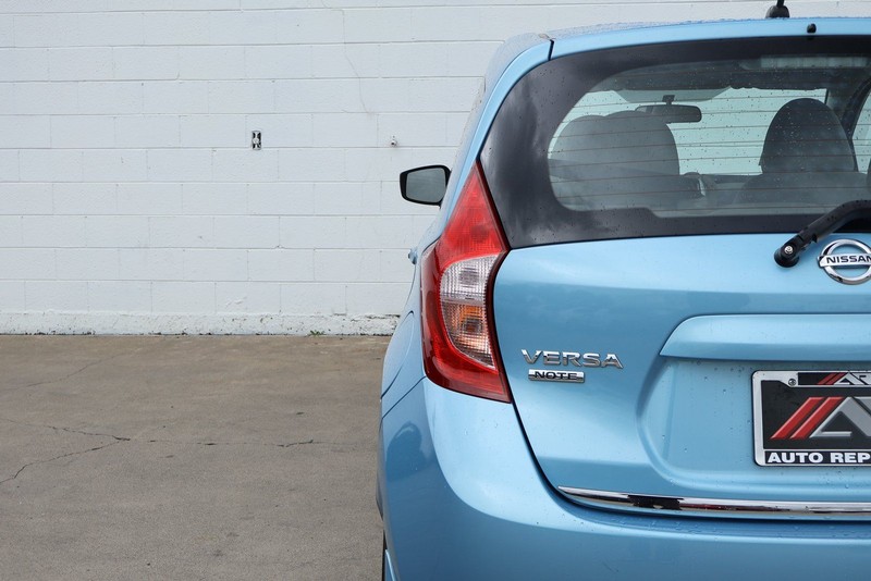 Nissan Versa Note Vehicle Full-screen Gallery Image 07