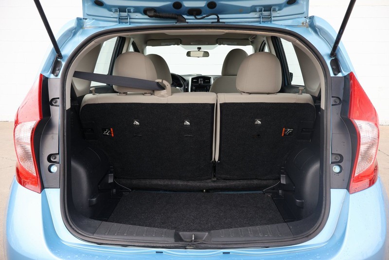Nissan Versa Note Vehicle Full-screen Gallery Image 08