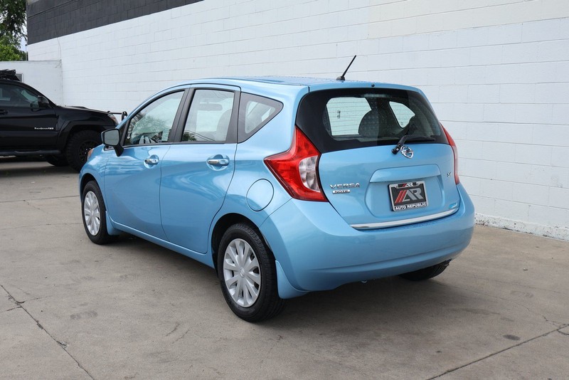 Nissan Versa Note Vehicle Full-screen Gallery Image 09