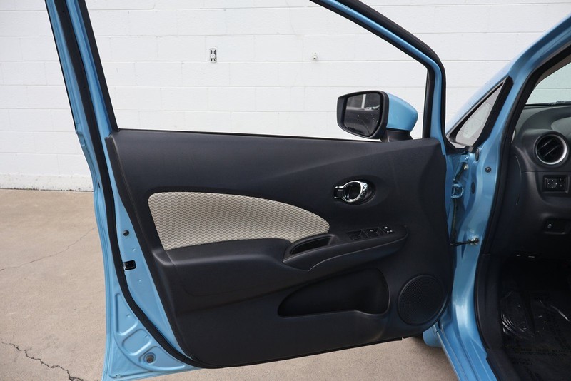 Nissan Versa Note Vehicle Full-screen Gallery Image 14