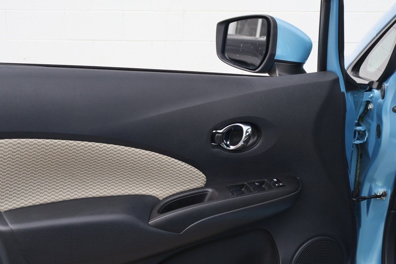 Nissan Versa Note Vehicle Full-screen Gallery Image 15