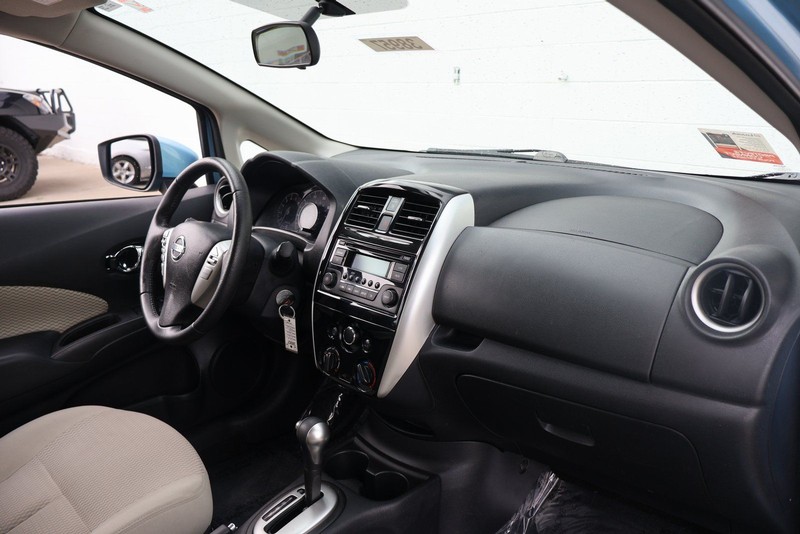 Nissan Versa Note Vehicle Full-screen Gallery Image 19