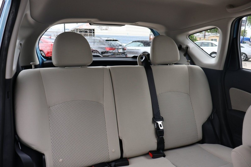 Nissan Versa Note Vehicle Full-screen Gallery Image 21