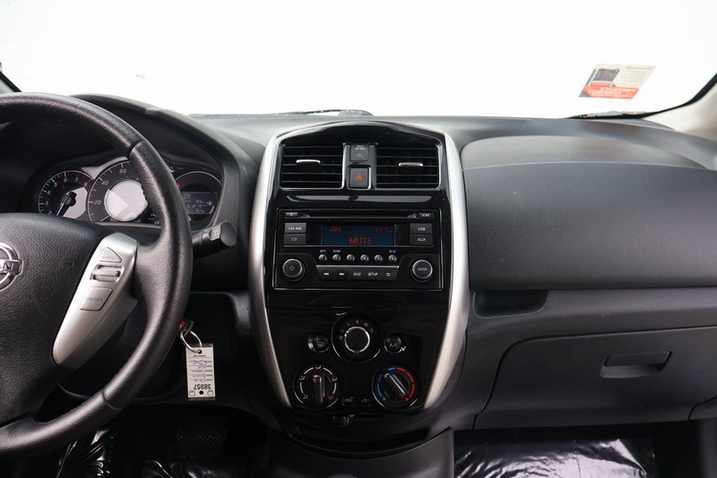 Nissan Versa Note Vehicle Full-screen Gallery Image 27