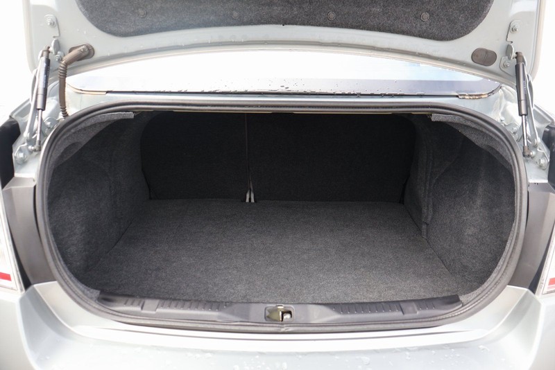 Nissan Sentra Vehicle Full-screen Gallery Image 08