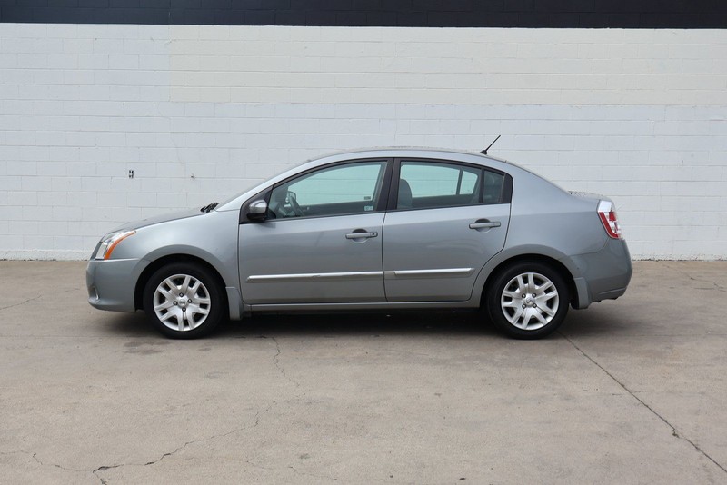 Nissan Sentra Vehicle Full-screen Gallery Image 10