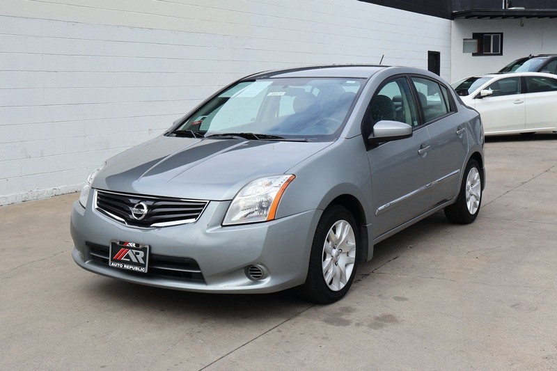 Nissan Sentra Vehicle Full-screen Gallery Image 11