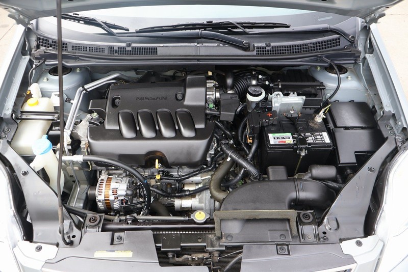 Nissan Sentra Vehicle Full-screen Gallery Image 12