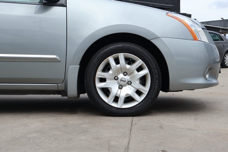 Nissan Sentra Vehicle Full-screen Gallery Image 13