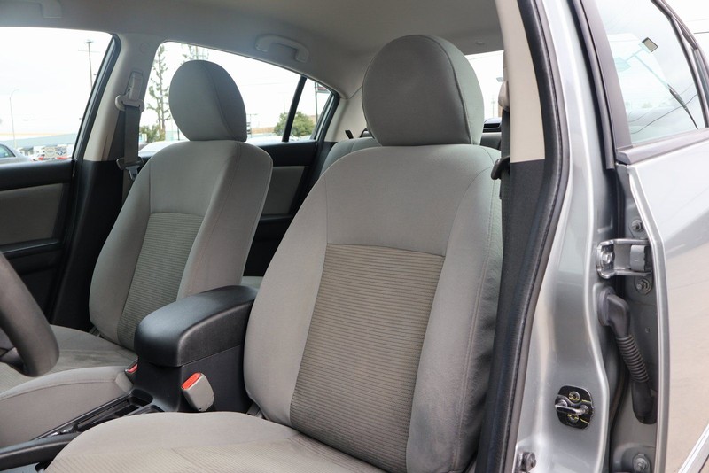 Nissan Sentra Vehicle Full-screen Gallery Image 17