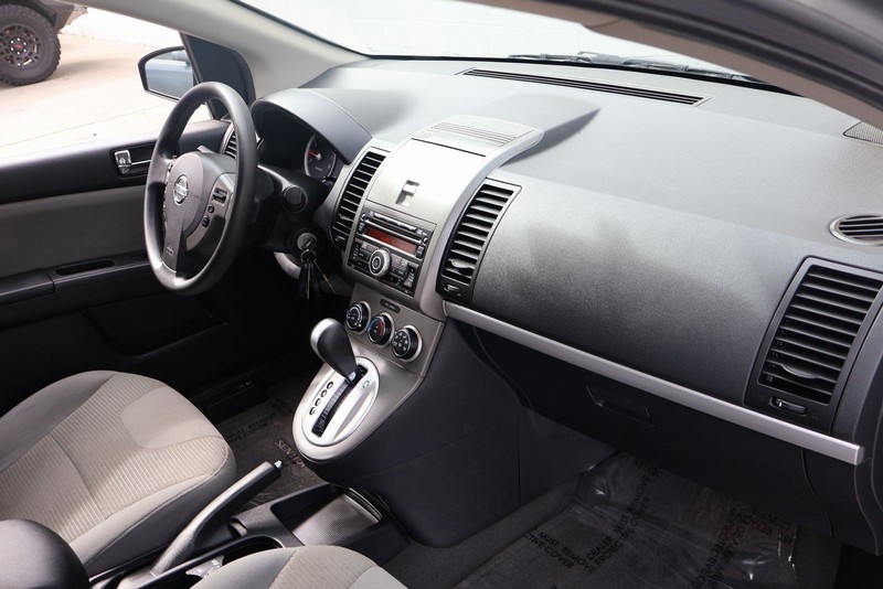 Nissan Sentra Vehicle Full-screen Gallery Image 18