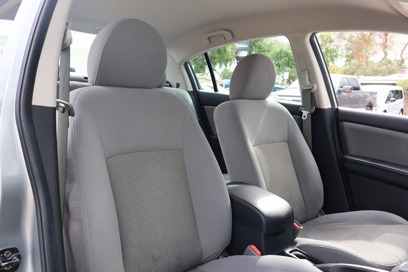 Nissan Sentra Vehicle Full-screen Gallery Image 19