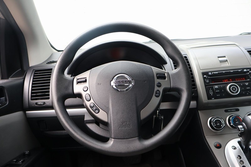 Nissan Sentra Vehicle Full-screen Gallery Image 23