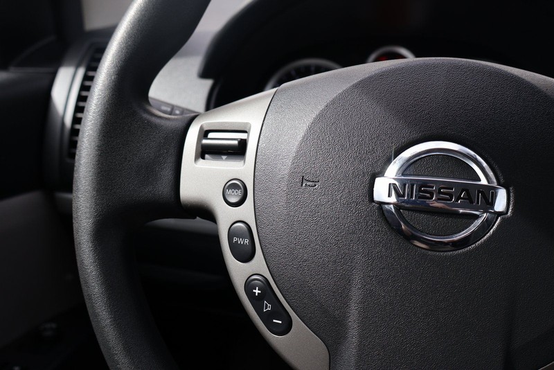 Nissan Sentra Vehicle Full-screen Gallery Image 24