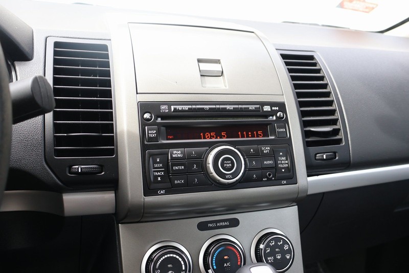Nissan Sentra Vehicle Full-screen Gallery Image 27