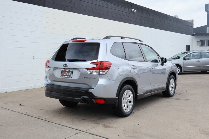 Subaru Forester Vehicle Full-screen Gallery Image 05