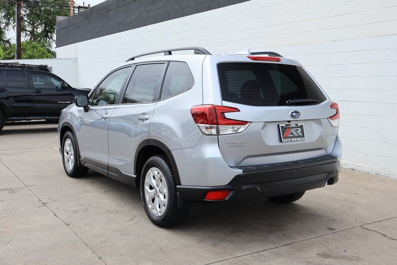 Subaru Forester Vehicle Full-screen Gallery Image 09