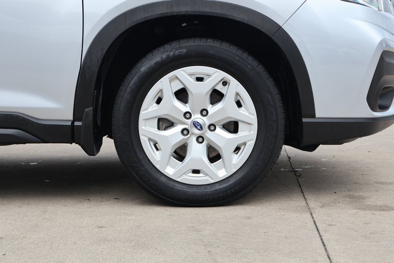 Subaru Forester Vehicle Full-screen Gallery Image 13