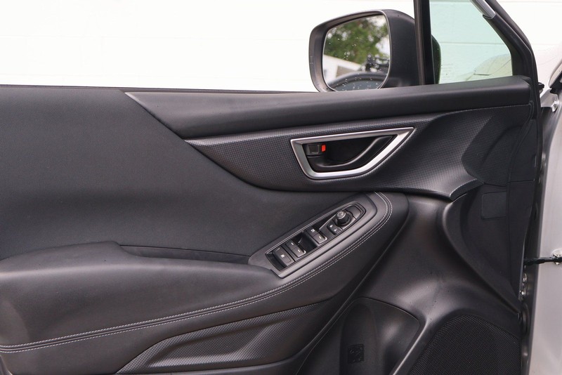 Subaru Forester Vehicle Full-screen Gallery Image 15