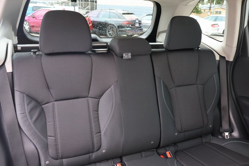 Subaru Forester Vehicle Full-screen Gallery Image 21