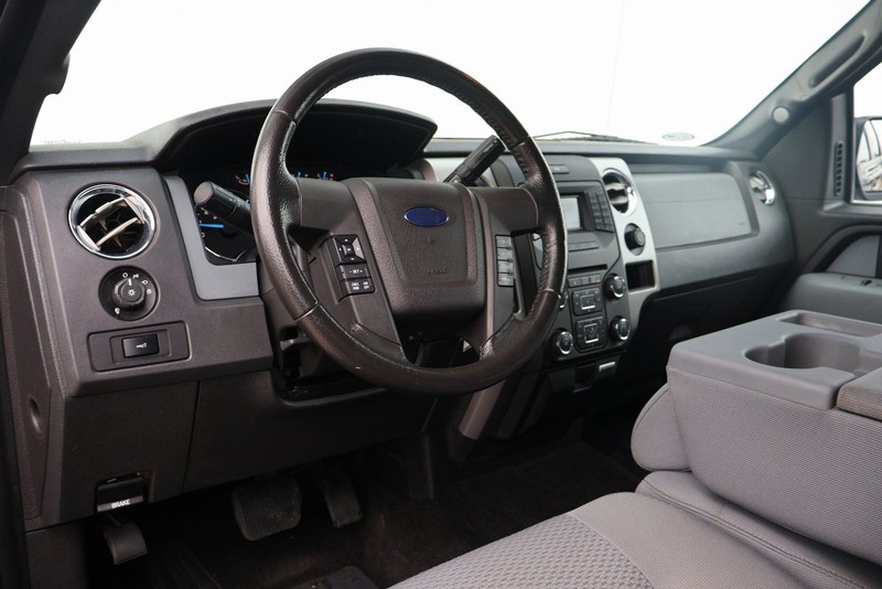 Ford F-150 Vehicle Full-screen Gallery Image 16
