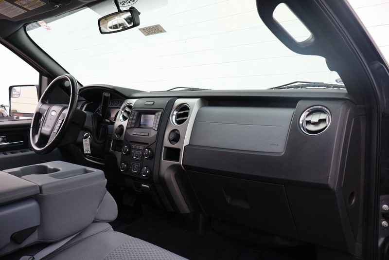 Ford F-150 Vehicle Full-screen Gallery Image 19