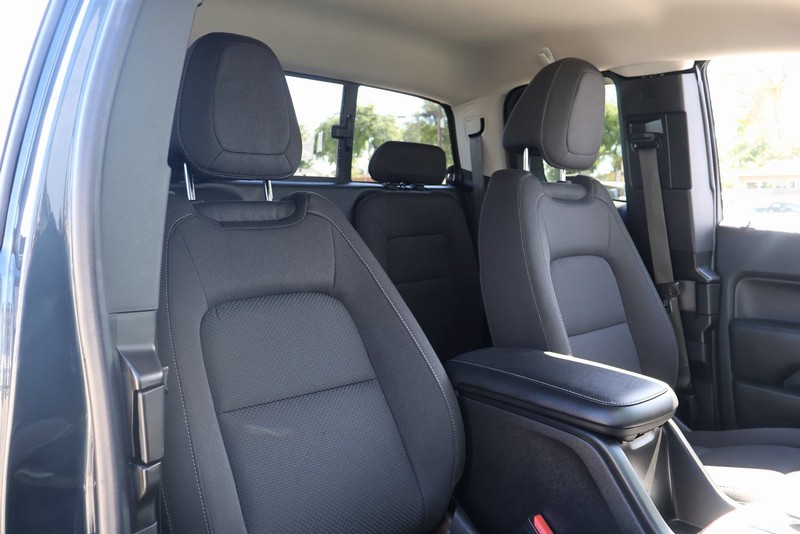 Chevrolet Colorado Vehicle Full-screen Gallery Image 16