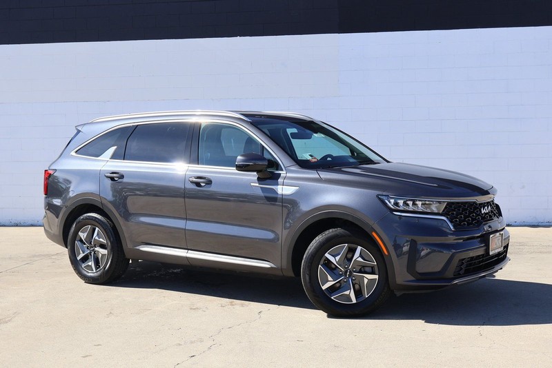 Kia Sorento Hybrid Vehicle Full-screen Gallery Image 01