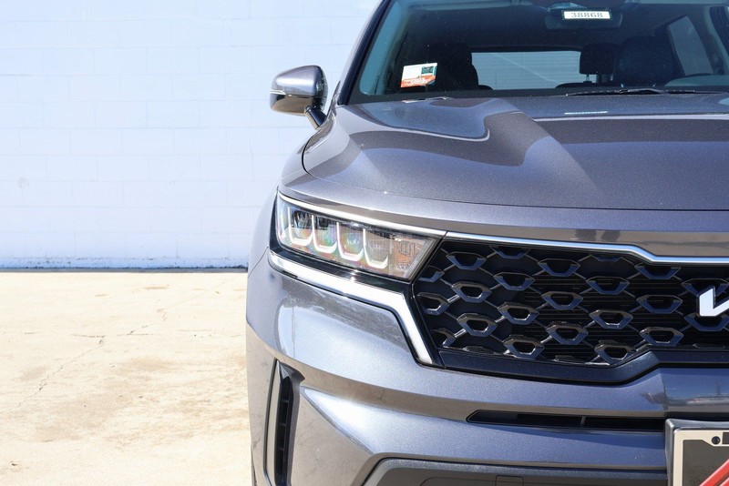 Kia Sorento Hybrid Vehicle Full-screen Gallery Image 03