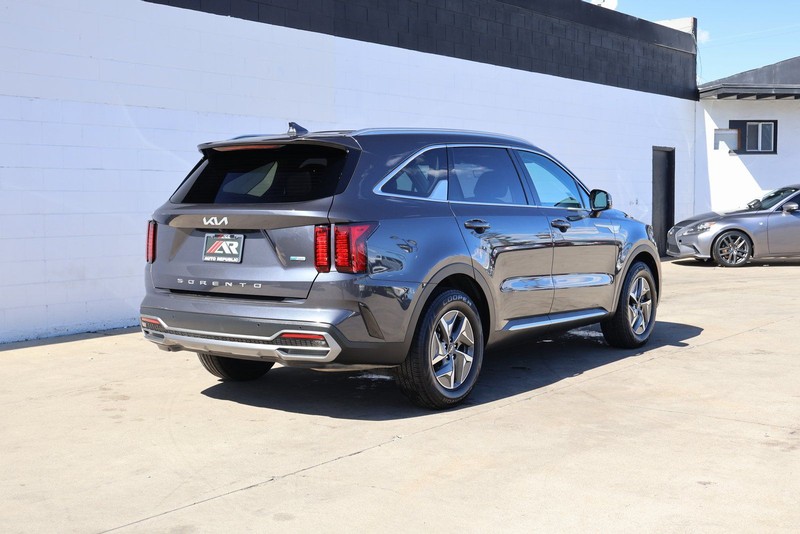 Kia Sorento Hybrid Vehicle Full-screen Gallery Image 05