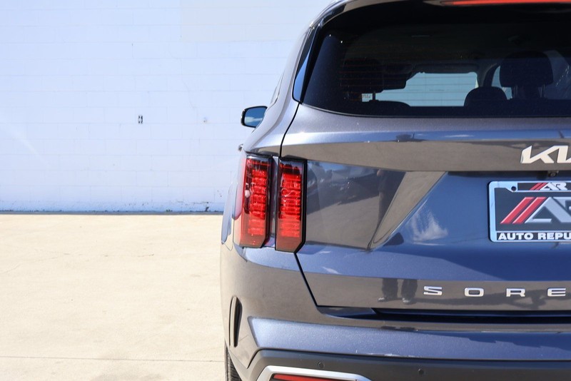 Kia Sorento Hybrid Vehicle Full-screen Gallery Image 07