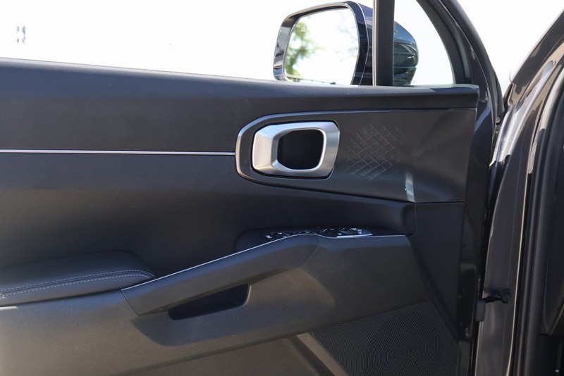 Kia Sorento Hybrid Vehicle Full-screen Gallery Image 15