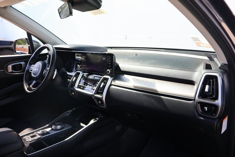 Kia Sorento Hybrid Vehicle Full-screen Gallery Image 19