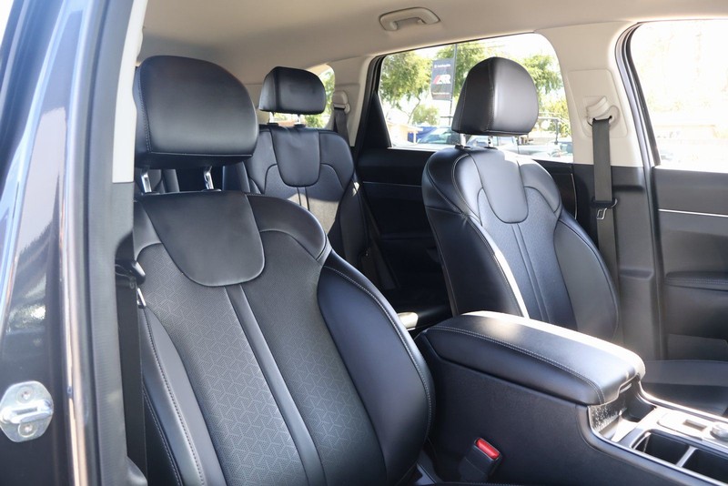 Kia Sorento Hybrid Vehicle Full-screen Gallery Image 20