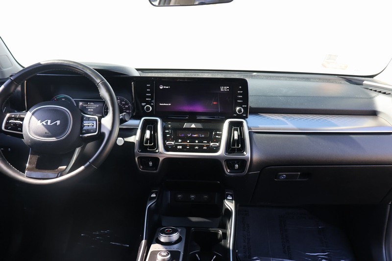 Kia Sorento Hybrid Vehicle Full-screen Gallery Image 23