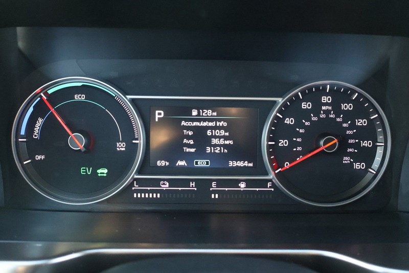 Kia Sorento Hybrid Vehicle Full-screen Gallery Image 24